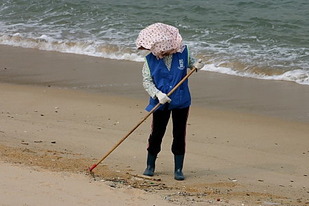 Cheung Chau beach sweeper