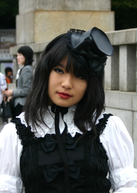 http://www.brettb.com/images/Harajuku_Gothic_Lolita_Girl.jpg