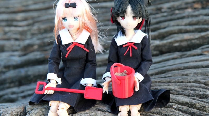 Azone Pureneemo dolls Kaguya Shinomiya and Chika Fujiwara Love is War
