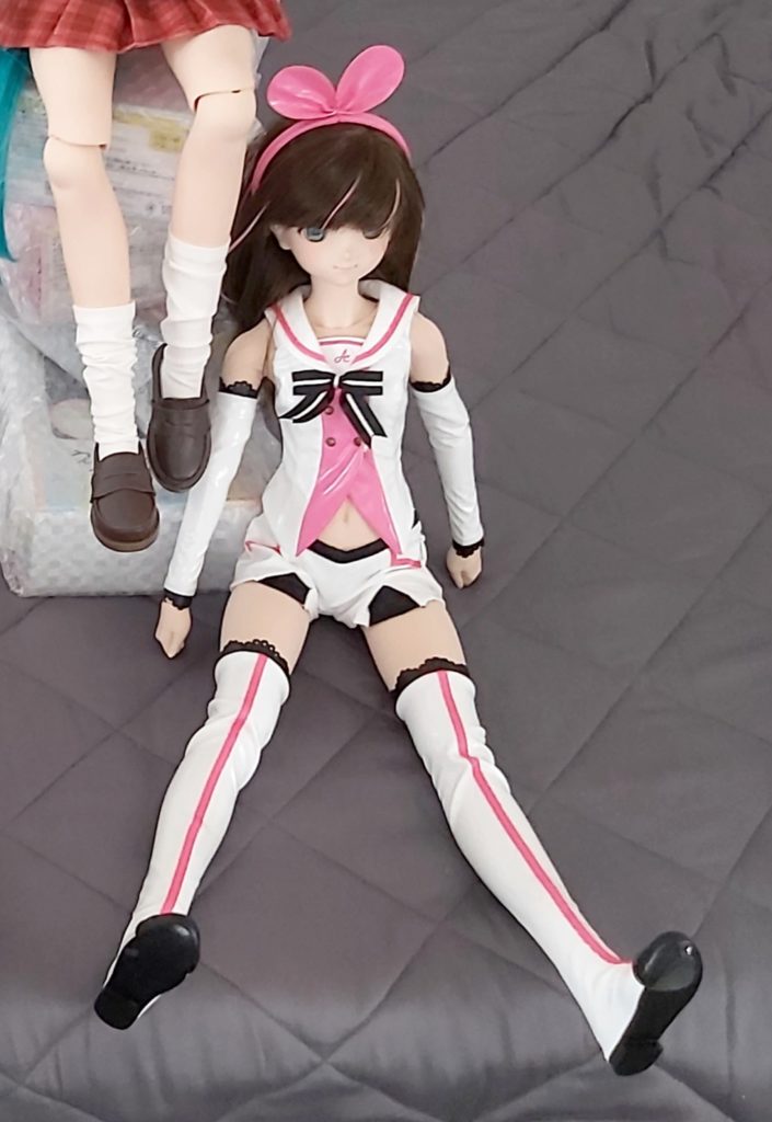 Dollfie Dream Sister Kizuna Ai sitting down