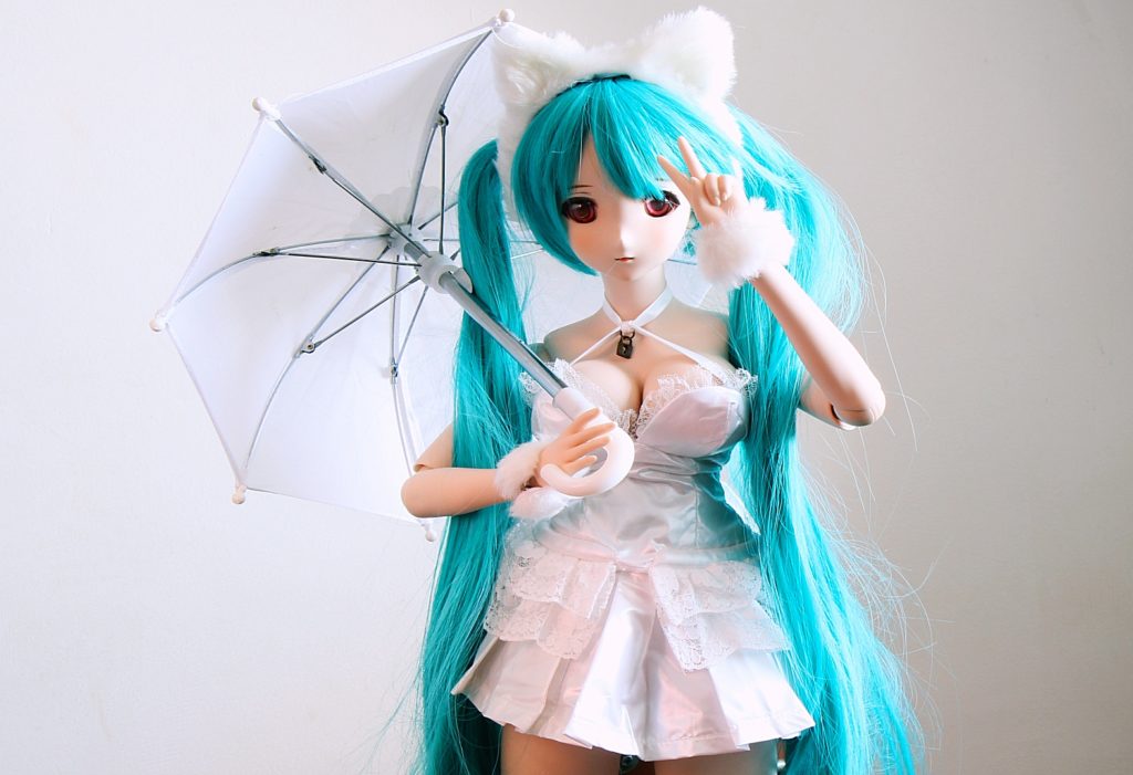 Dollfie Dream Towa holding umbrella and wearing Miku Hatsune hair