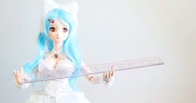 Dollfie Dream doll holding ruler