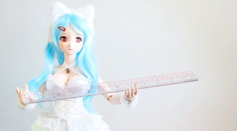 Dollfie Dream doll holding ruler