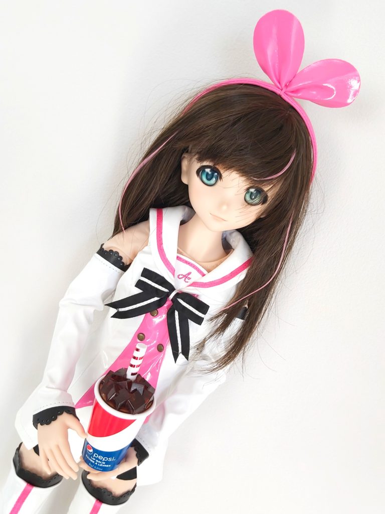 Dollfie Yayoi Takatsuki cosplaying as Kizuna AI